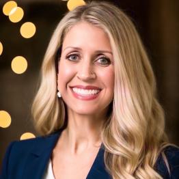 smiling blonde woman Hopfenspirger