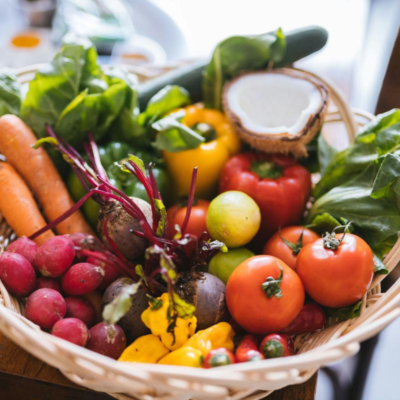 bowl of fresh vegetables 